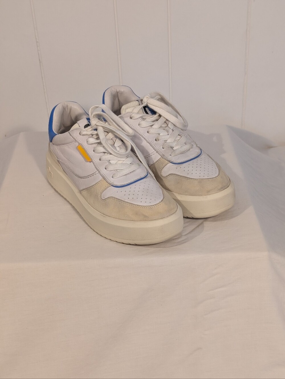 Women's Low-Top White and Blue Accent Sneakers